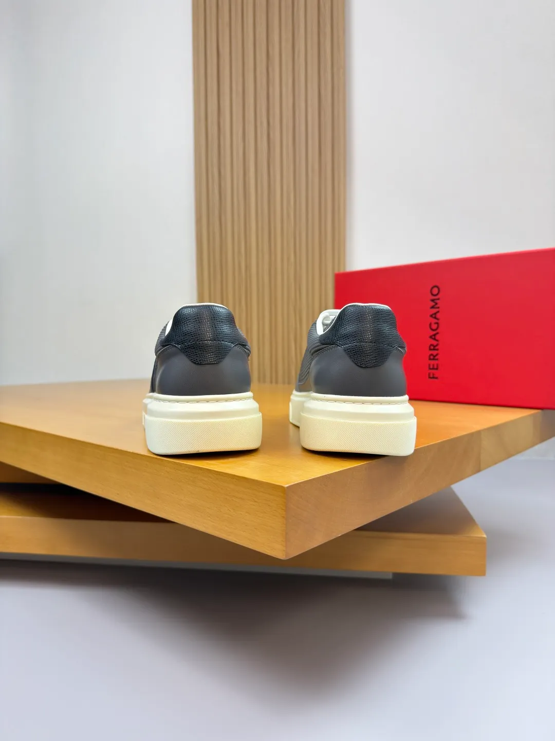 Men's men's shoes 💰420 [New style] 🏃‍♂️🏃‍♂️[ Ferragamo] Ferragamo - High-end quality original order·Casual sports shoes - Upper: 🔝Nappa calfskin, suede calfskin, shoe body. Sewing brand totem, tongue air pressure brand logo - Inner: water-dyed cowhide - Outsole: ultra-light TPU foam rubber; molded outsole -Ultra-high quality control and fine workmanship: outstanding (high-end, extravagance, grade) -Size: 38-45 (46, can be customized)